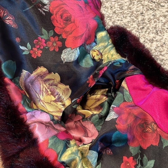 Baker by Ted Baker Faux Fur Shawl Infant Size 6-12 months - Picture 14 of 15